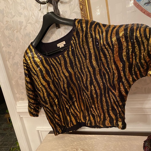 Top - Picture 2 of 6